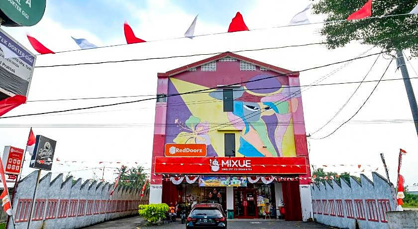 RedDoorz @ myRoom UMY