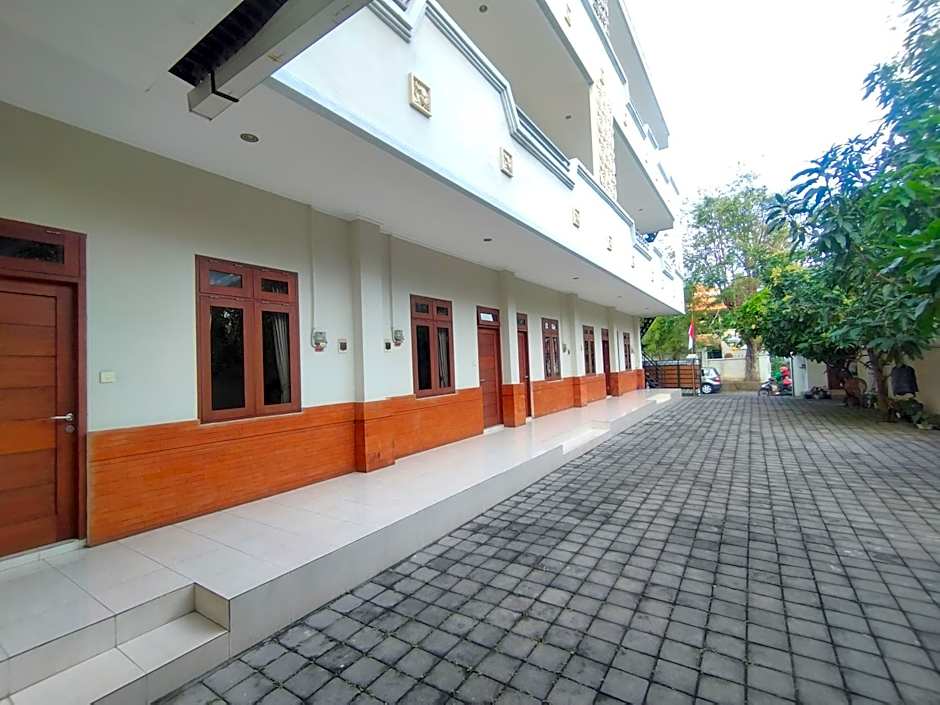 Adi Pelita Sari Bali