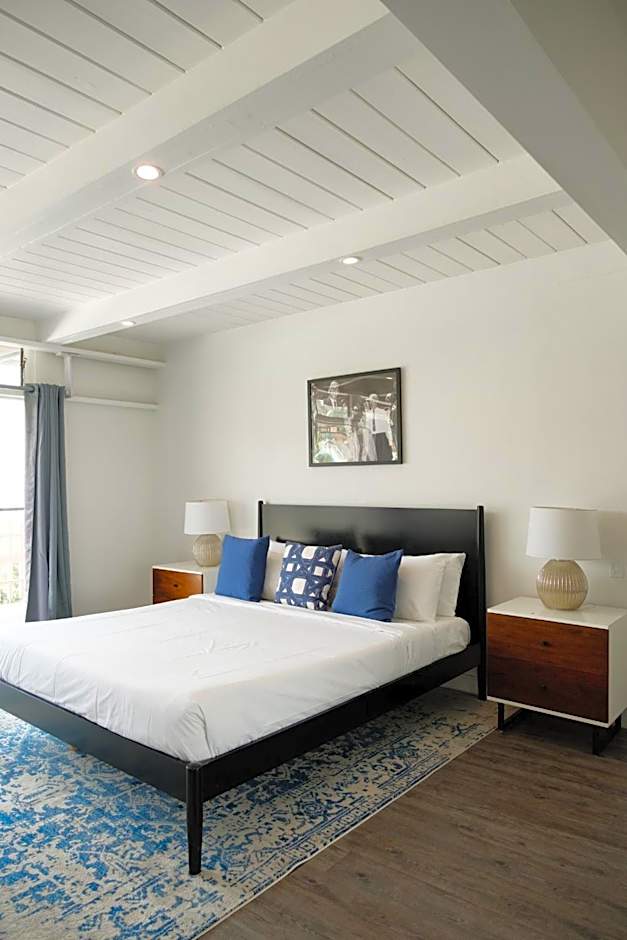 Hollywood Hills Hotel