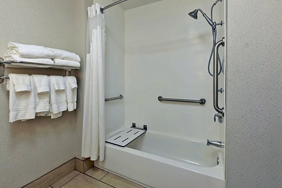 Holiday Inn Express Hotel & Suites Cleveland-Richfield