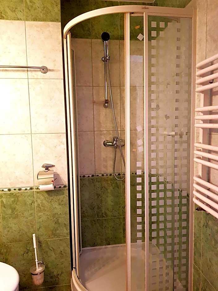 HOTEL "ZAUŁEK" Spółka Cywilna Zbigniew Świderski, Elżbieta Świderska