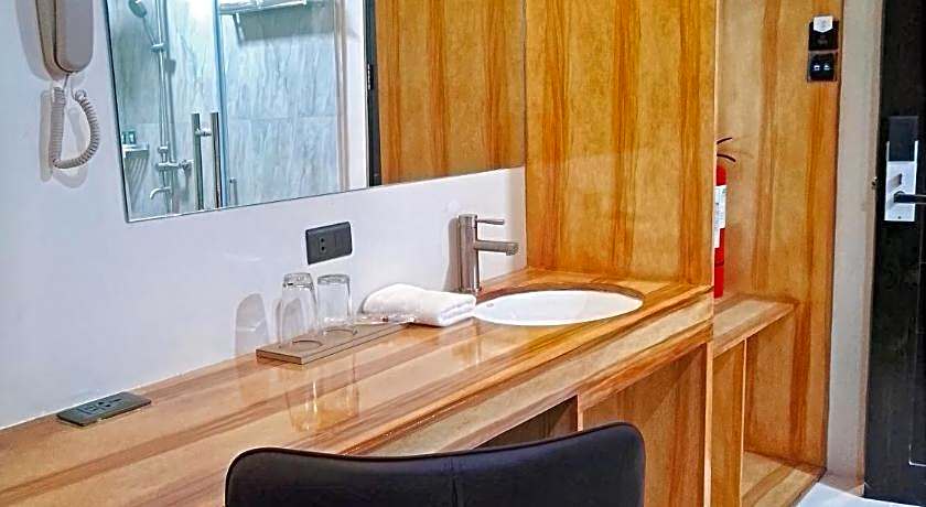 Sempre Premier Inn Mactan Airport Hotel