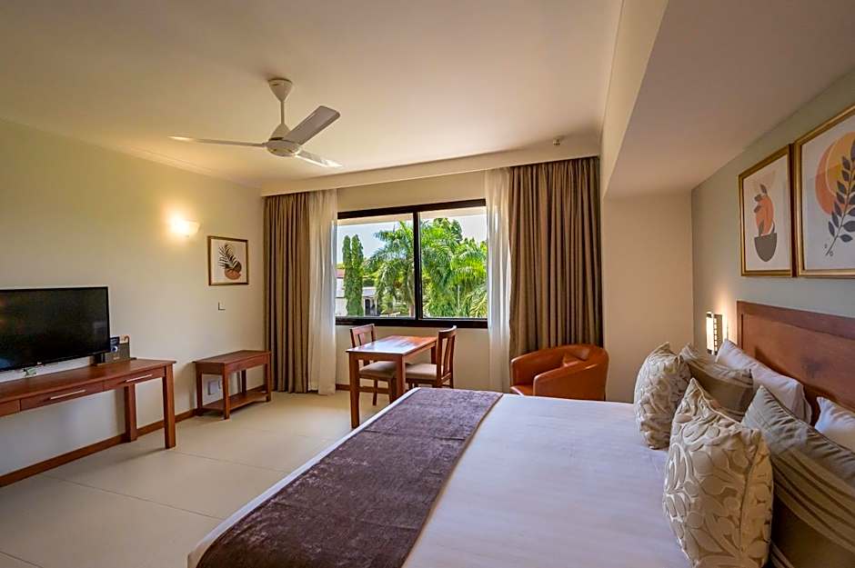 Sea Cliff Court Hotel & Luxury Apartments