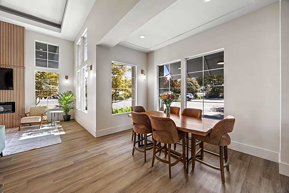 University Park Inn & Suites, an Ascend Collection Hotel