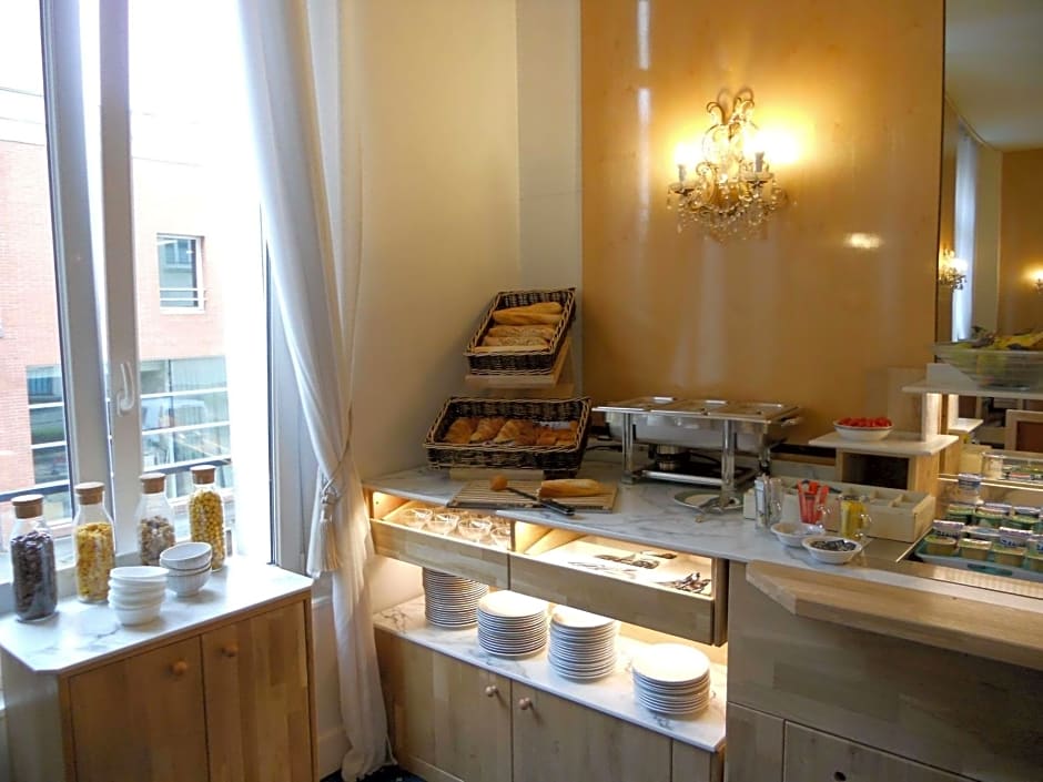 Brit Hotel Privilège Le Royal - Centre Gare