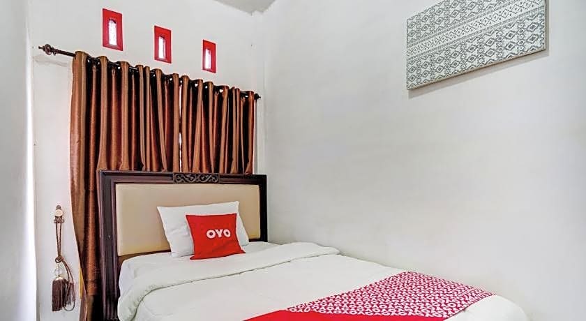 OYO 90645 Karisma Residence