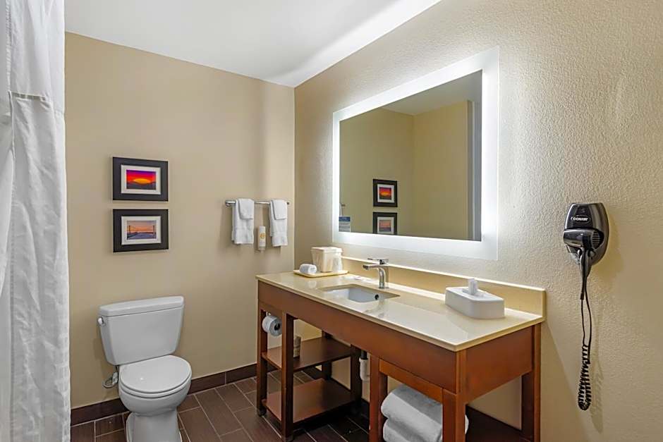 Comfort Suites Savannah Gateway I-95