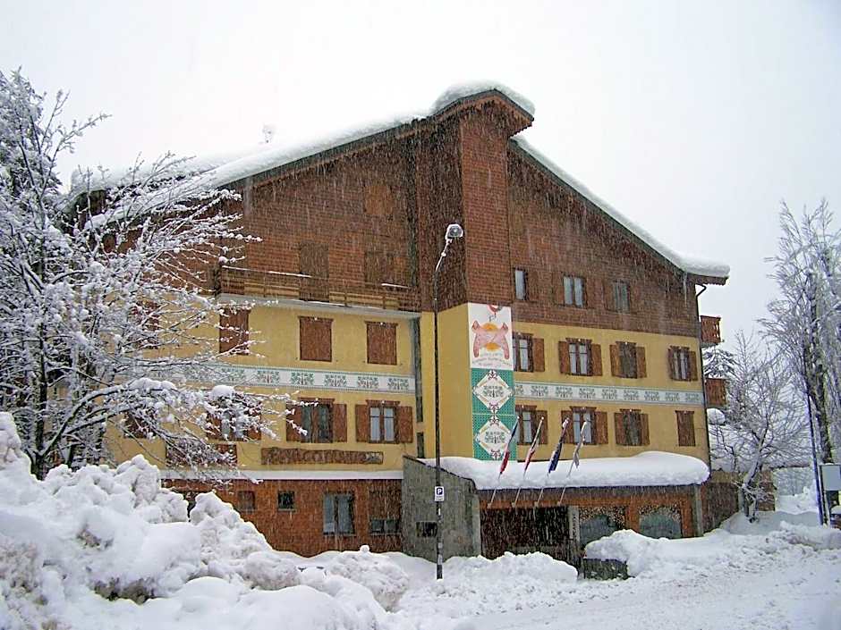 Hotel Bucaneve
