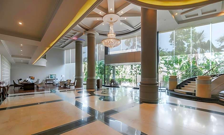 Grand Riverside Hotel