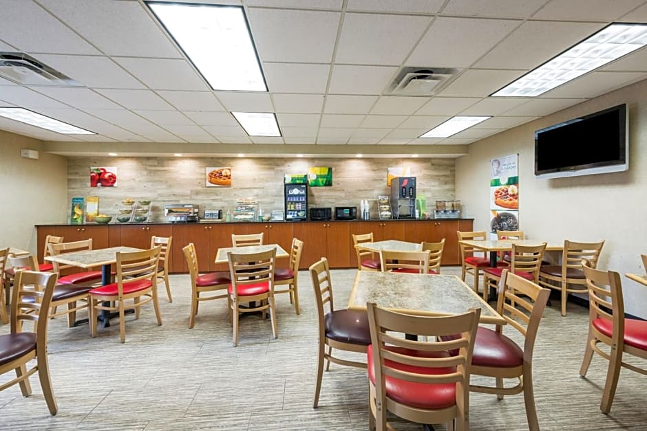 Quality Inn & Suites Fishkill South near I-84