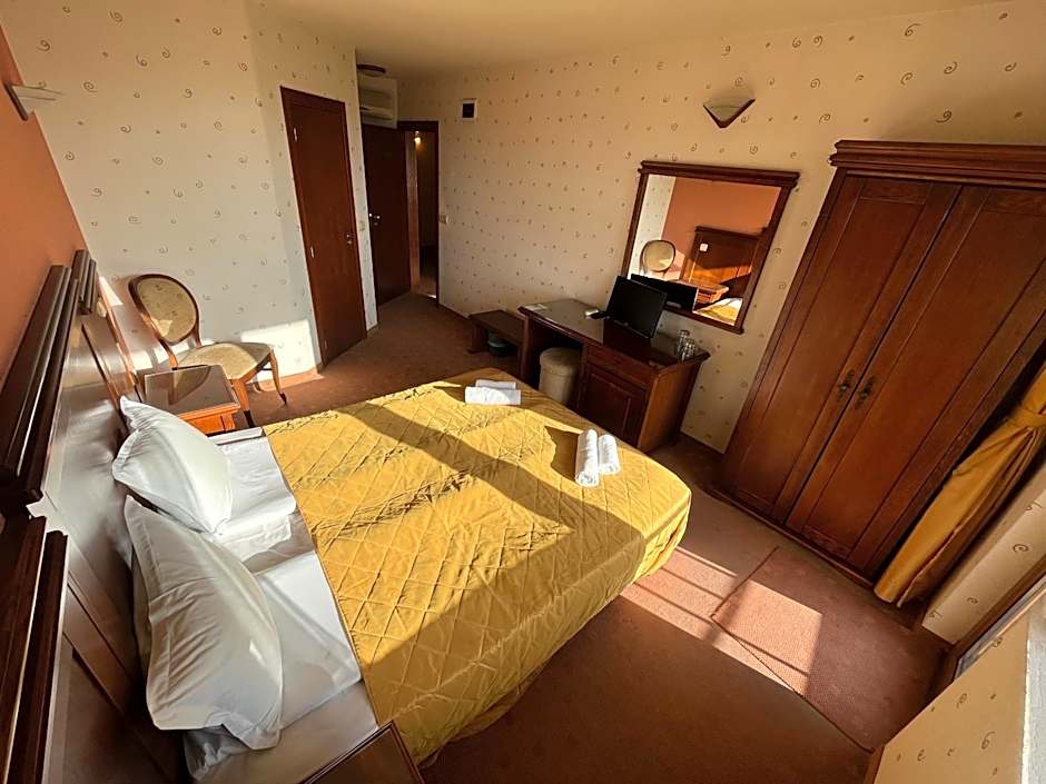 HOTEL BOLYARI
