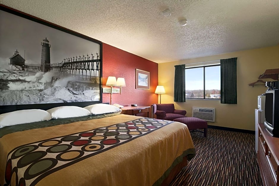 Super 8 by Wyndham Kalamazoo – Kalamazoo, MI