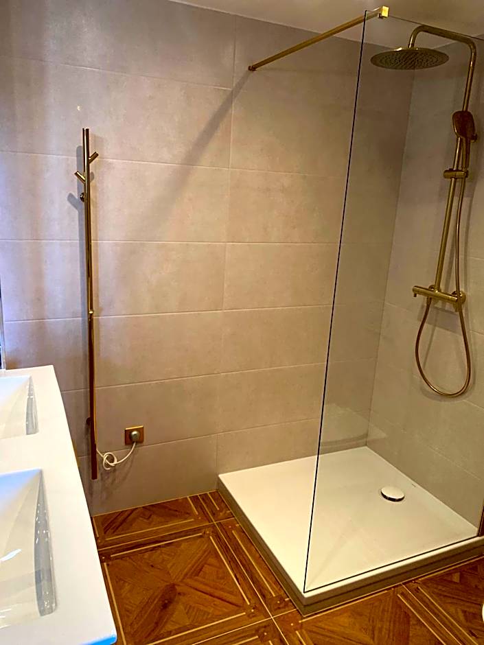 HDG Hôtel Gare de L'Isle Adam Appart's Hotel