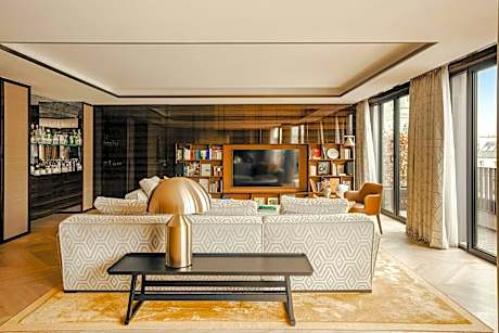 Bvlgari Suite II & IV, Suite, 1 King, Eiffel Tower view