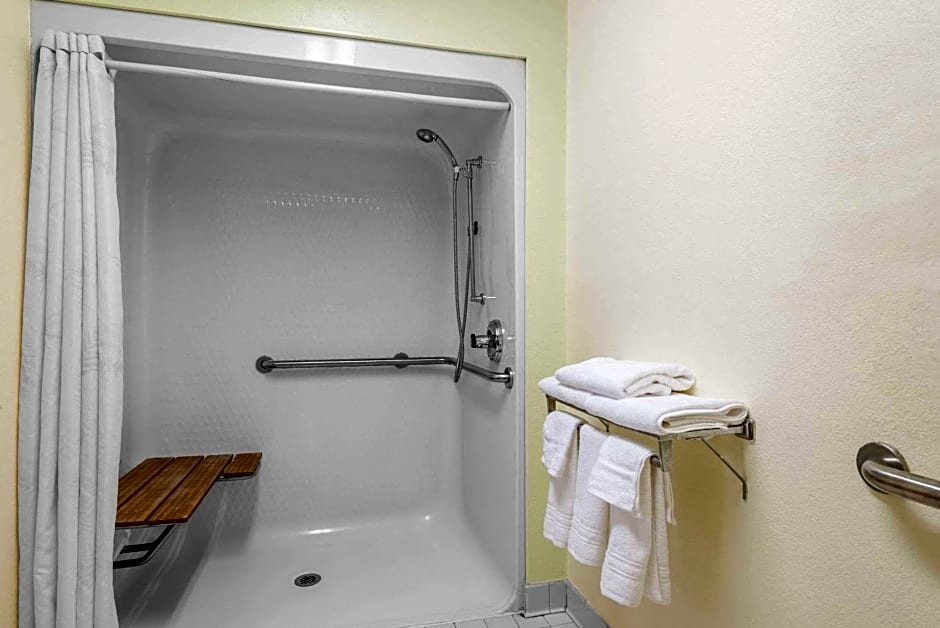 Super 8 by Wyndham Fayetteville