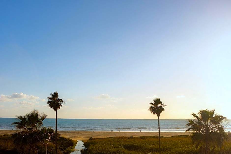 Hotel Playa Conil - Beachfront Studios & Suites