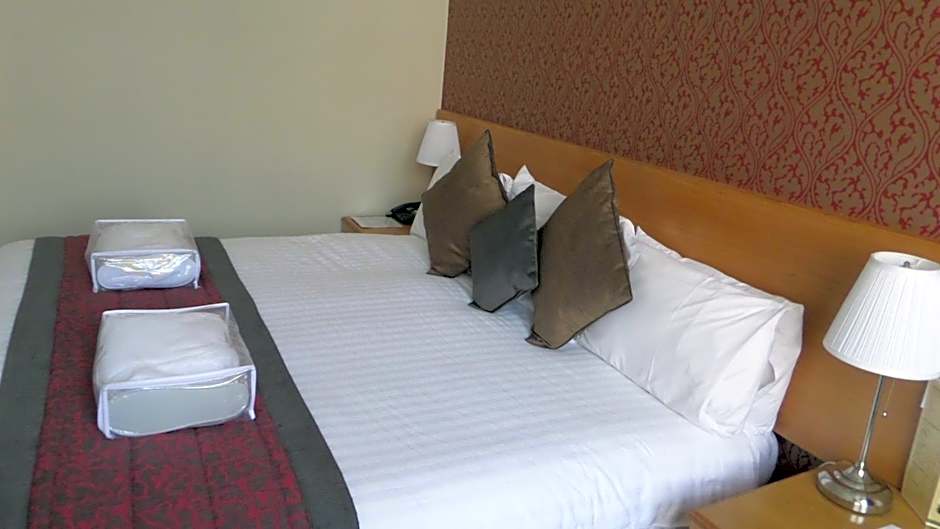Crown & Mitre Hotel