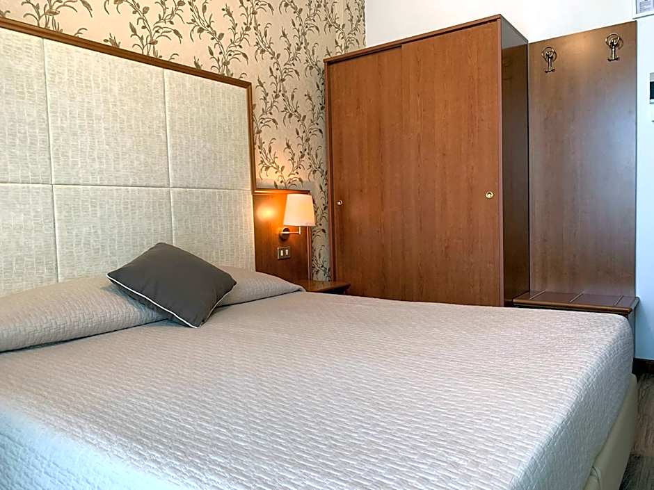 Photo 1 of 5 of Standard 1 Double Bed or 2 Beds