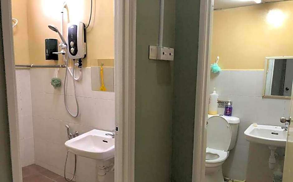 NY TROPICAL BACKPACKERS