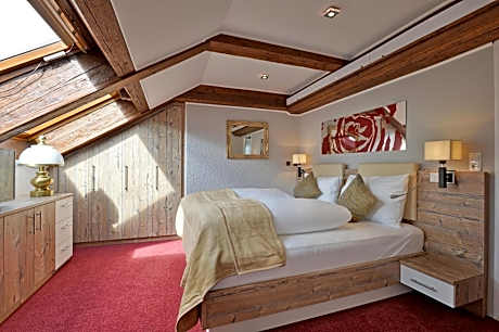 Two-Bedroom King Suite