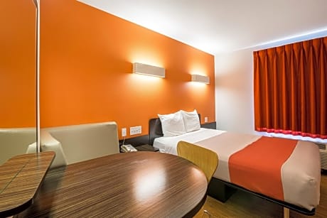 1 Queen Bed Mobility Accessible Room Non-Smoking