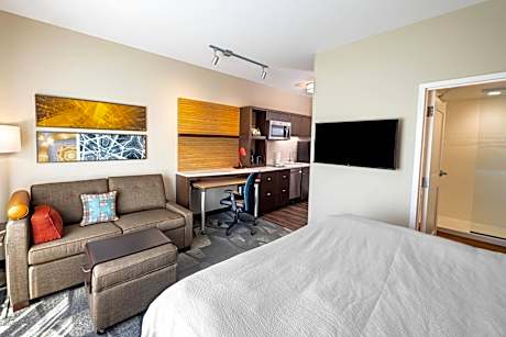 King Studio with Sofa Bed - Hearing Accessible