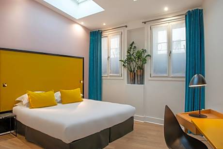 2 Adjacent Double Rooms Family Suite