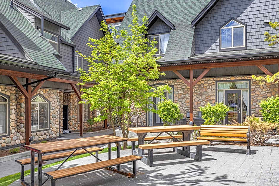 Mystic Chalet managed by Little Sister Getaways