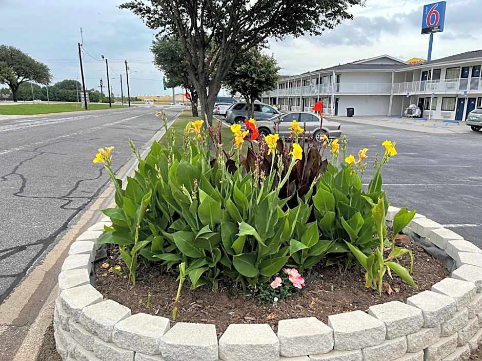 Motel 6 Denton, TX - UNT