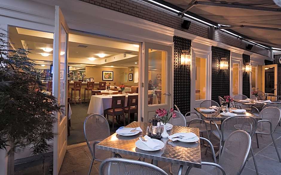 The State Plaza Hotel