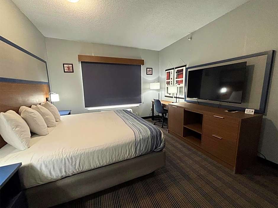 AmericInn by Wyndham Galesburg