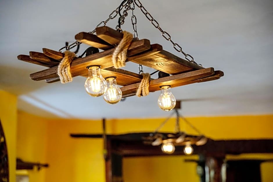 Rising Sun Pub, Restaurant and Rooms