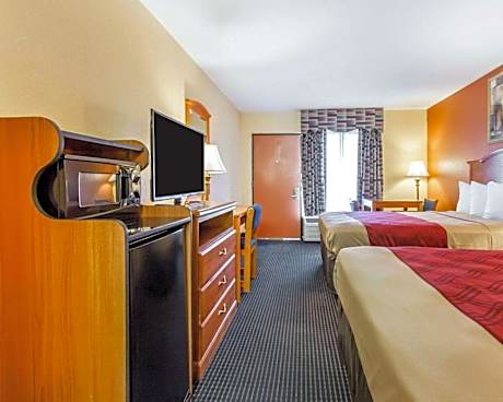 Queen Room with Two Queen Beds - Smoking