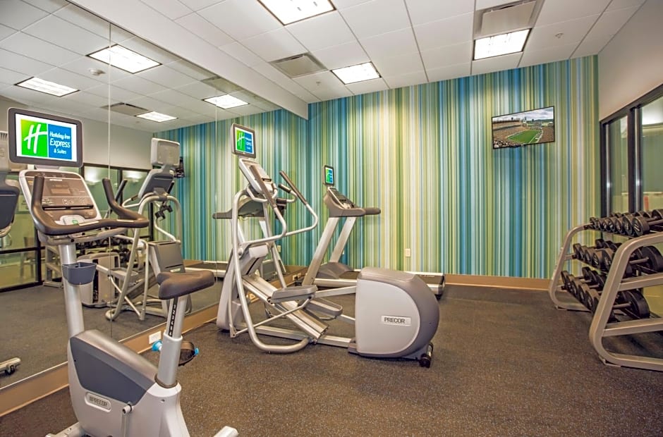 Holiday Inn Express & Suites Pittsburgh North Shore, an IHG Hotel