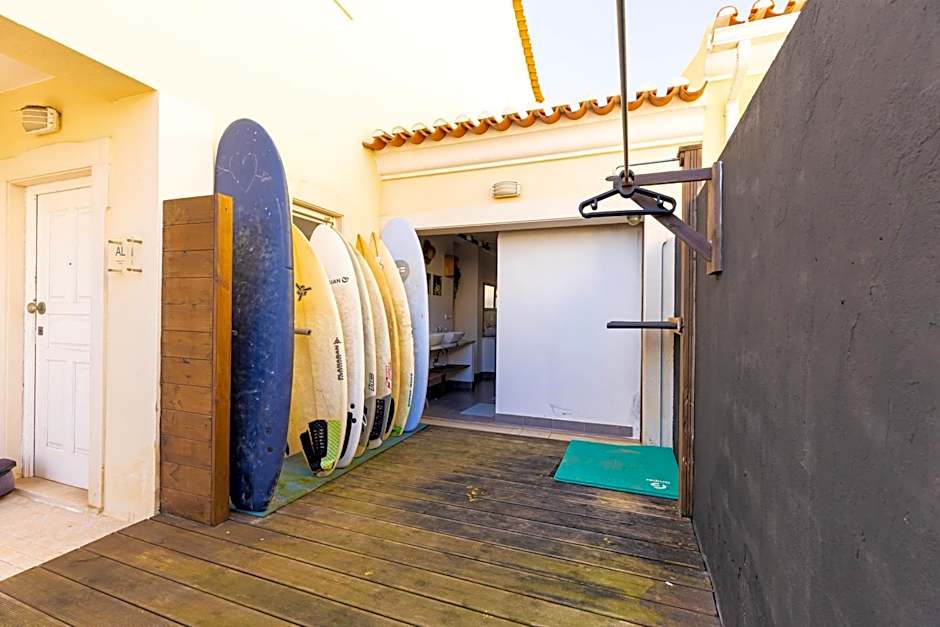 Pineapple Surf House