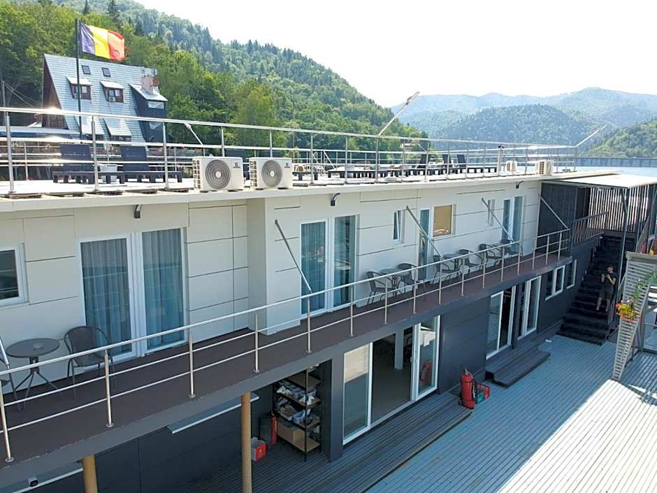 Hotel Plutitor Lebăda