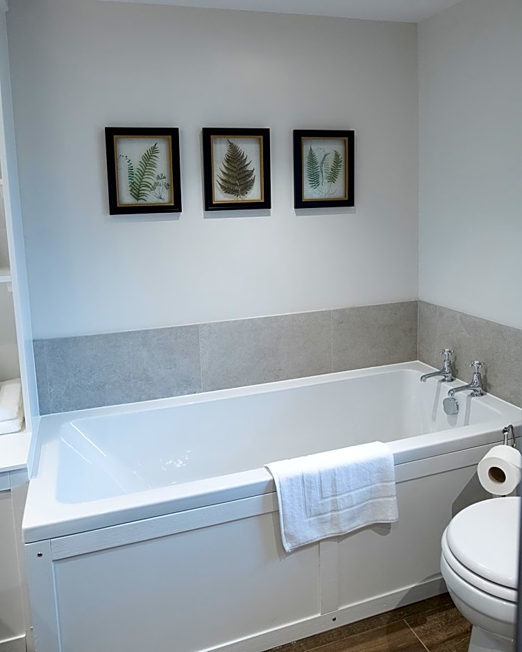 The Three Horseshoes