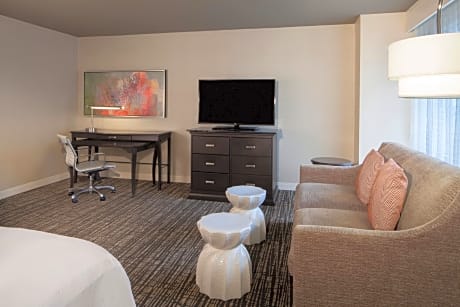 Executive King, Larger Guest room, 1 King, Corner room, Away from elevator