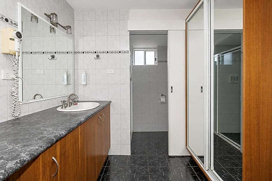 Arkana Motor Inn & Terrace Apartments