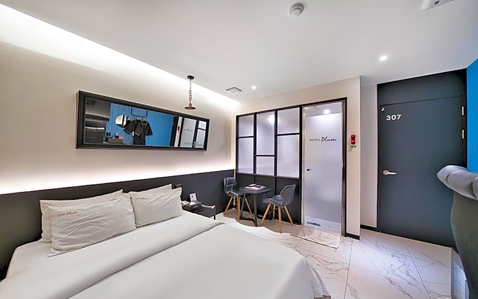 Plum Hotel