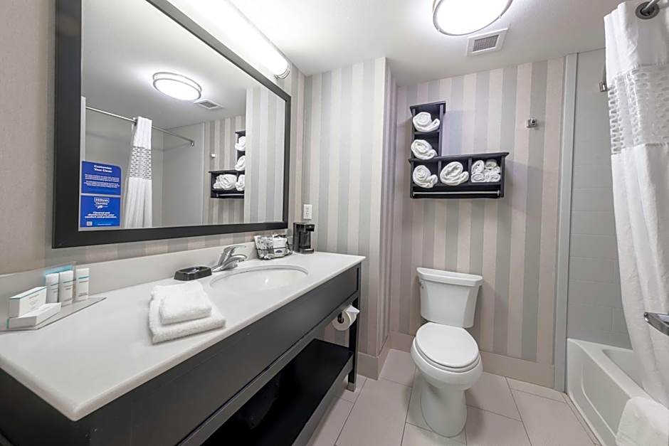 Hampton Inn By Hilton & Suites Dupont