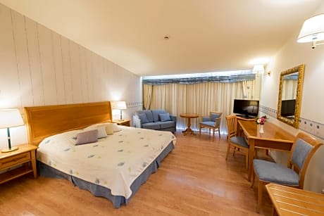 Triple Room with Side Sea View