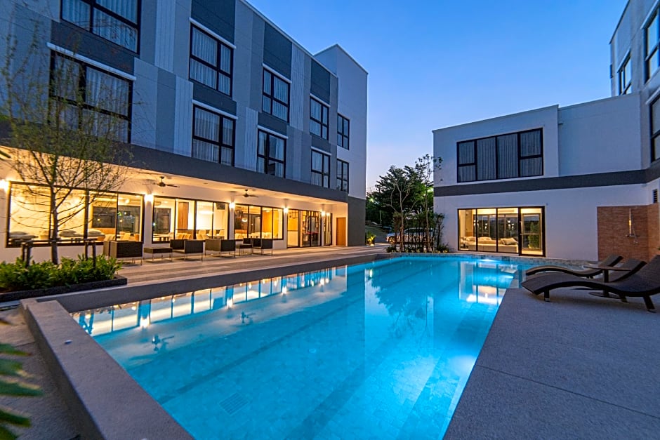 Gate43 Airport Hotel