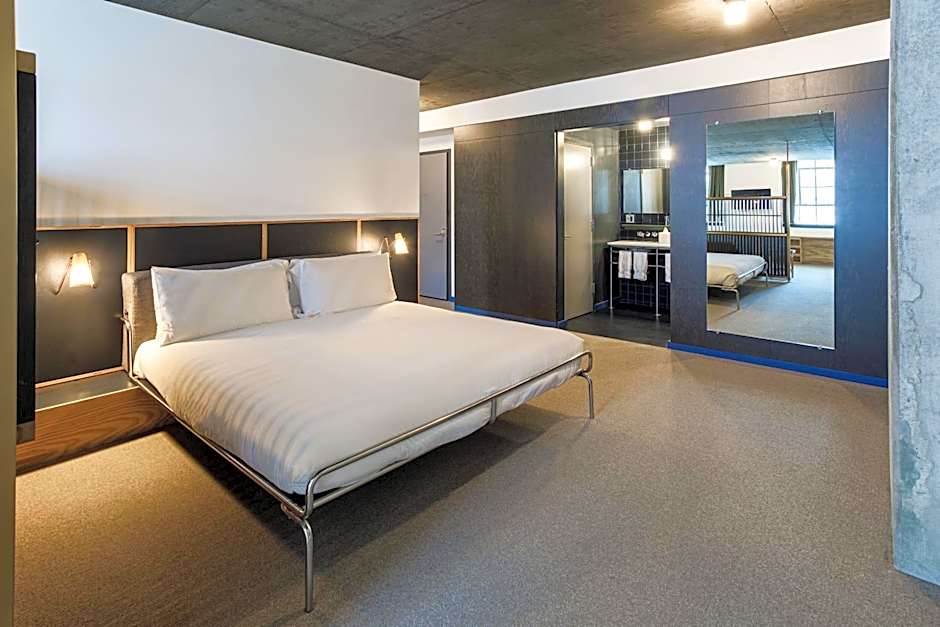 Photo 1 of 6 of Loft