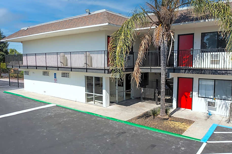 Econo Lodge Stockton near I-5 Fairgrounds