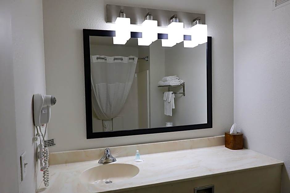 MainStay Suites Madison Airport