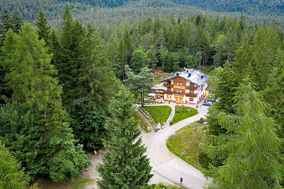 Chalet Tovel - Mountain Lake
