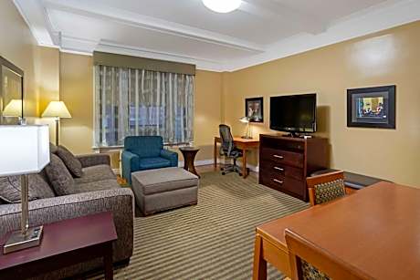 Apartment with king bed
