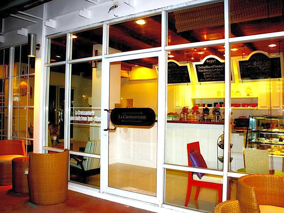 Iyara Beach Hotel and Plaza