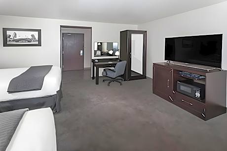 2 Double Beds Suite Non-Smoking